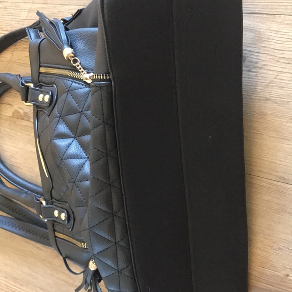 Black Faux purse With gold zipper - Picture 2 of 7